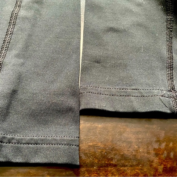 Under Armour' ColdGear Fitted Long Sleeve YMD - Picture 2 of 7